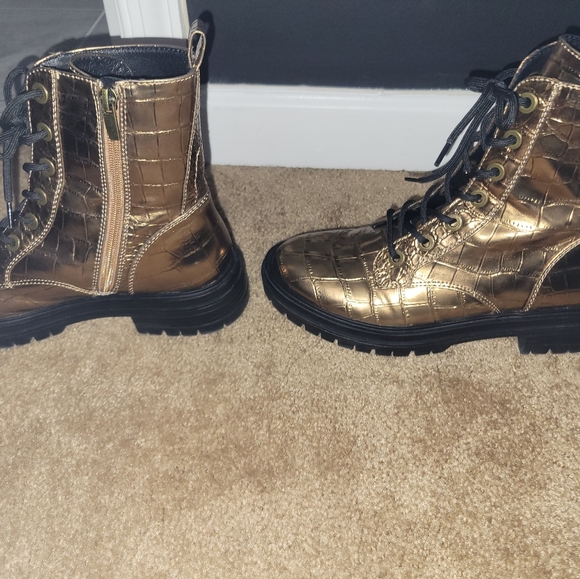 Metallic bronze/gold bootie - Picture 2 of 6